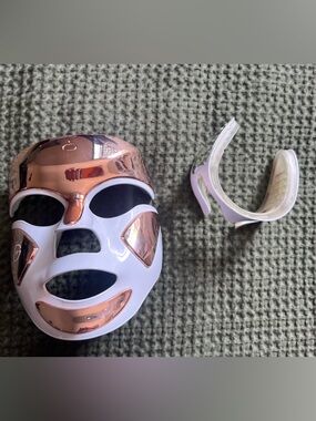 Dr. Gross LED Facial Mask and face band in White and Rose Gold -